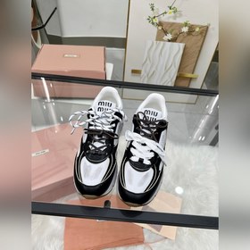 miumiu 又有了新的聯名球鞋！！ 之前的miu miu X New Bala