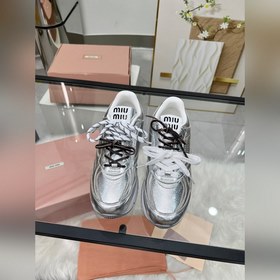 miumiu 又有了新的聯名球鞋！！ 之前的miu miu X New Bala