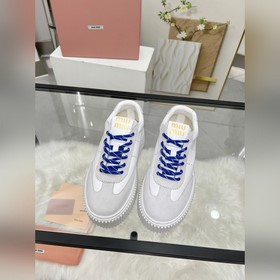 缪缪miumiu 新款上市 特點：輕，軟，增高，舒适，透氣 miumiu25年新