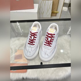缪缪miumiu 新款上市 特點：輕，軟，增高，舒适，透氣 miumiu25年新