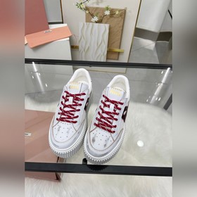 miumiu25年新款 厚底餅幹鞋 最新走秀款，經典升級 舒适度與時髦度并存 每
