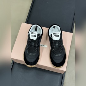 Miu Miu 春夏新款走秀MiuMiu 德訓 休閑鞋 秀場工藝來自Miu Mi
