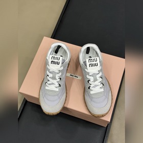 Miu Miu 春夏新款走秀MiuMiu 德訓 休閑鞋 秀場工藝來自Miu Mi