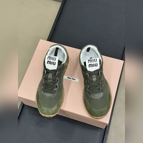 Miu Miu 春夏新款走秀MiuMiu 德訓 休閑鞋 秀場工藝來自Miu Mi