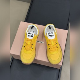 Miu Miu 春夏新款走秀MiuMiu 德訓 休閑鞋 秀場工藝來自Miu Mi