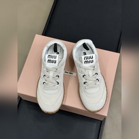 Miu Miu 春夏新款走秀MiuMiu 德訓 休閑鞋 秀場工藝來自Miu Mi