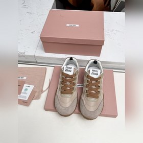Miu Miu 春夏新款走秀MiuMiu 德訓 休閑鞋 秀場工藝來自Miu Mi
