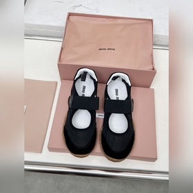 Miu Miu 春夏新款走秀MiuMiu 德訓 休閑鞋 秀場工藝來自Miu Mi