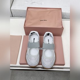 Miu Miu 春夏新款走秀MiuMiu 德訓 休閑鞋 秀場工藝來自Miu Mi