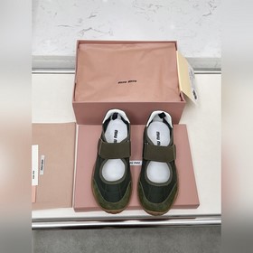 Miu Miu 春夏新款走秀MiuMiu 德訓 休閑鞋 秀場工藝來自Miu Mi