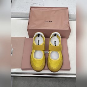 Miu Miu 春夏新款走秀MiuMiu 德訓 休閑鞋 秀場工藝來自Miu Mi