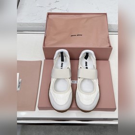 Miu Miu 春夏新款走秀MiuMiu 德訓 休閑鞋 秀場工藝來自Miu Mi