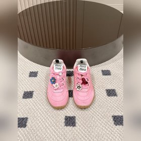 新色 Miumiu 碼數35-40 Miu miu26SS 出道即巅峰的，真的