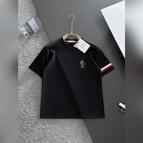 蒙口 Moncler VIP高級定制！ 2026春夏季新款短袖。這款T恤是夏季男