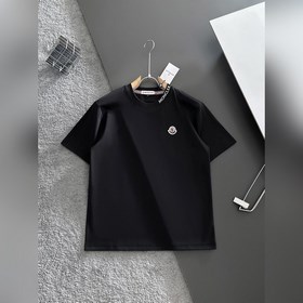 蒙口 Moncler VIP高級定制！ 2026春夏季新款短袖。這款T恤是夏季男