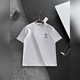 蒙口 Moncler VIP高級定制！ 2026春夏季新款短袖。這款T恤是夏季男