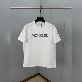 Moncler.蒙口 SS26春夏新品字母印花标識短袖T恤，正面胸前飾品牌字母以