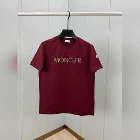 Moncler.蒙口 SS26春夏新品字母印花标識短袖T恤，正面胸前飾品牌字母以