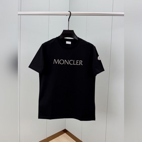 Moncler.蒙口 SS26春夏新品字母印花标識短袖T恤，正面胸前飾品牌字母以