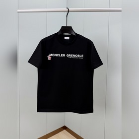 Moncler.蒙口 SS26春夏新品坐标字母印花标識短袖T恤，正面飾格勒諾布爾