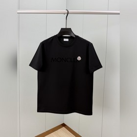 Moncler.蒙口 春夏經典系列款字母植絨印花标識短袖T恤，正面字母由植絨工藝