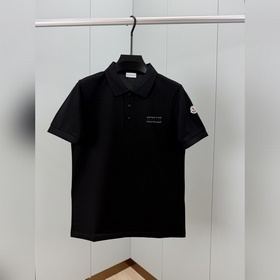Moncler.蒙口 SS26春夏新品字母印花标識Polo衫，以最簡約的形式呈現