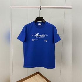 Moncler.蒙口 SS26春夏新品手寫印花标識短袖T恤，正面胸前品牌标志+