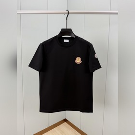 Moncler.蒙口 SS26春夏新品Mon Duck刺繡标識短袖T恤，正面胸前