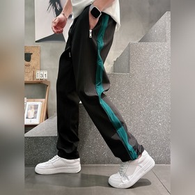 Prada男士休閑褲 最新款上身版型無敵正！ 絕對可以閉眼收的一款 此款褲子非常