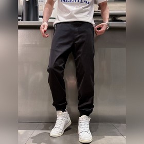 Prada，男士休閑褲 最新款上身版型無敵正！ 絕對可以閉眼收的一款 此款褲子非