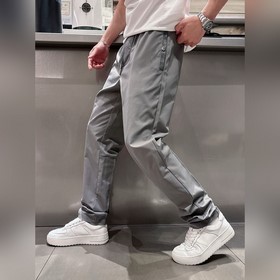 PRADA 最新品，專櫃同步有售，時尚休閑褲，進口原版面料，做工極為複雜，唯一可