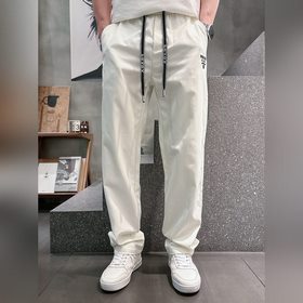 普拉達 頂級貨品 2026春夏新款休閑褲！官網同步發售。品牌經典LOGO休閑褲