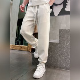 普拉達 頂級貨品 2026春夏新款休閑褲！官網同步發售。品牌經典LOGO休閑褲