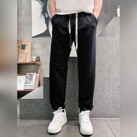 普拉達 頂級貨品 2026春夏新款休閑褲！官網同步發售。品牌經典LOGO休閑褲