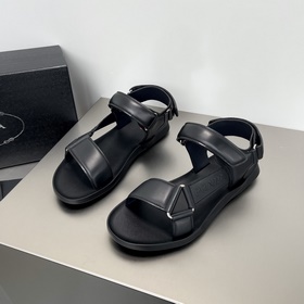 編碼：YS002838 Prada，普拉達 男士新款皮革涼鞋 采用小牛皮鞋面搭配