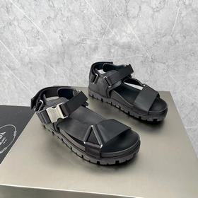 編碼：YS002535 Prada，普拉達 男士新款厚底拼接涼鞋 交叉型帶徽标涼