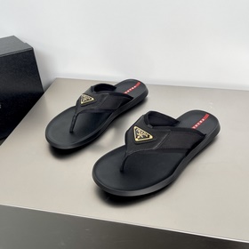 編碼：YS002130 PRADA，普拉達 男士新款徽标人字拖涼拖 Prada經