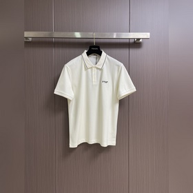 Prada 棉質刺繡logo标識polo衫，采用原色有機棉，質地柔軟，面料輕薄，