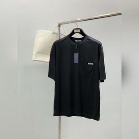 PRADA 普拉達，2026初夏最新品，專櫃同步有售，時尚休閑圓領短袖T恤，進口