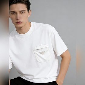 Prada 2026ss秋季新款發布 普拉達圓領短袖T恤，高端新款短袖，字母lo