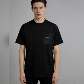 Prada 2026ss秋季新款發布 普拉達圓領短袖T恤，高端新款短袖，字母lo