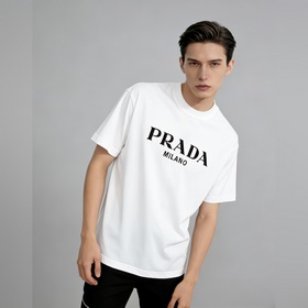 Prada 2026ss秋季新款發布 普拉達圓領短袖T恤，高端新款短袖，字母lo
