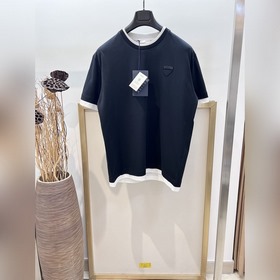 Size：s，m，l，xl 黑撞白，黑撞灰兩色！男女同款 PRADR，普*達20