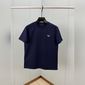 Prada.普拉達 春夏經典塗琺琅三角形金屬徽标短袖T恤，正面胸前左側飾标志性特
