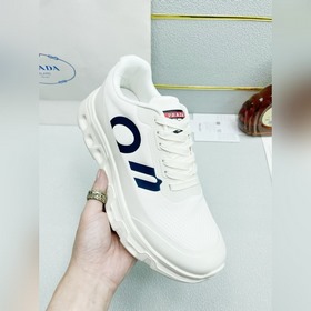 超輕 [PRADA]普拉達今年最新火爆上市！ 專櫃同步1：1複制！ 單獨開模，楦