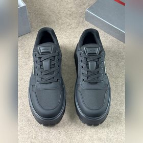 Prada，普拉達 新款男士織物皮革厚底休閑運動鞋 這款運動鞋采用啞光牛皮革拼接
