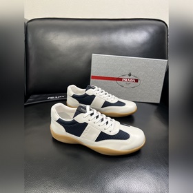 PRADA 高品質 頂級工藝品 普拉達 專櫃同步 原廠配置，意大利進口原版牛皮面