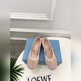 PRADA 普拉達 26ss 2026春夏新品 專櫃走秀款 三角标镂空網面瑪麗