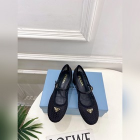 PRADA 普拉達 26ss 2026春夏新品 專櫃走秀款 三角标镂空網面瑪麗