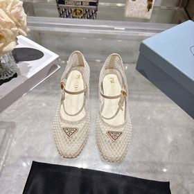Prada，普拉達2026ss春夏新品 閃亮登場 瑪麗珍粗跟芭蕾舞鞋 柔軟舒适